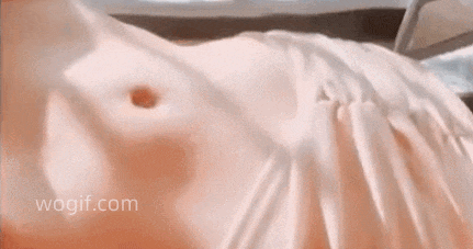 女生一步到胃真實(shí)GIF動(dòng)圖,肚子鼓起來了